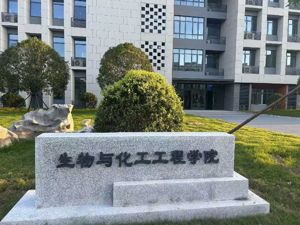 郊区扬州职业大学体育场高杆灯项目